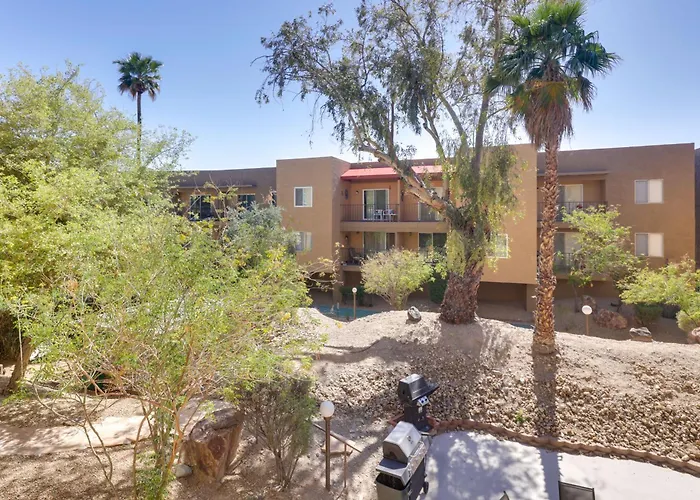 Walk To Lake, Dining & Shops: Havasu Holiday home *